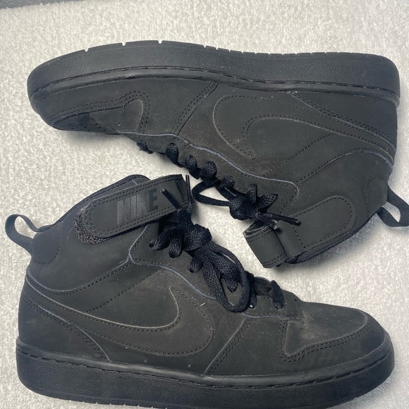 Nike All-Black High-Top Sneakers size 5.5Y - Picture 5 of 7
